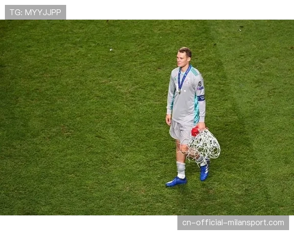 诺伊尔宝刀未老八轮联赛场均贡献2.3次扑救 诺伊尔宝刀未老八轮联赛场均贡献2.3次扑救